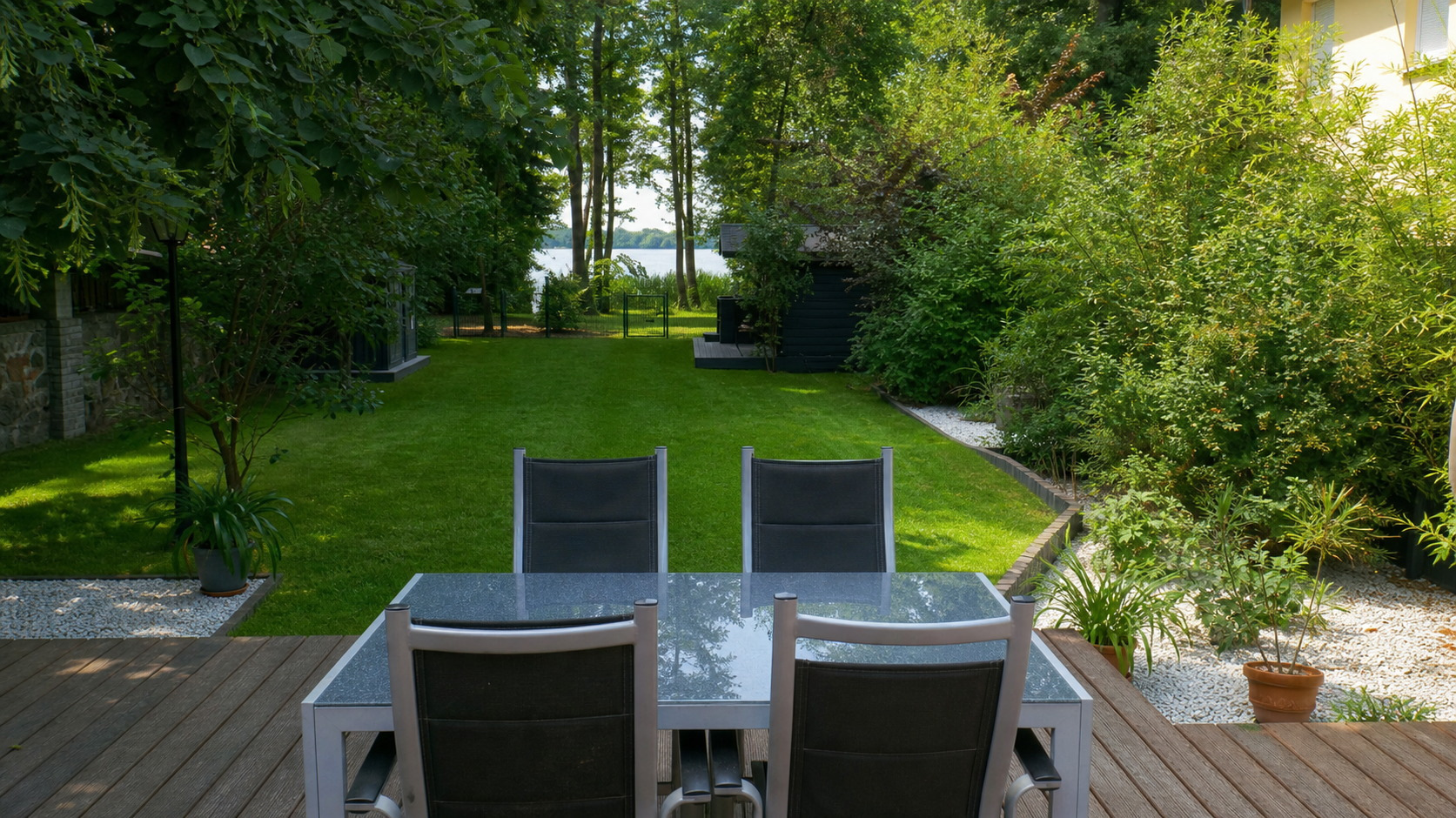 Haus mit Seezugang am Krüpelsee in Kablow – Gartenterrasse mit Blick zum See