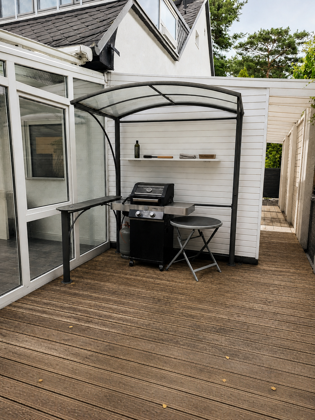 Grillplatz auf der Holzterrasse – Haus am Biotop Kablow Königs Wusterhausen