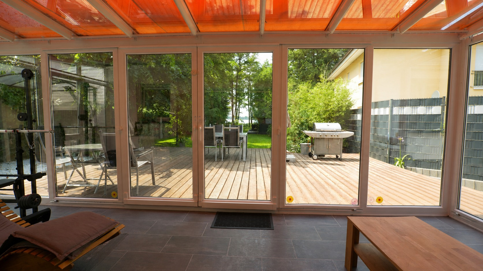 Wintergarten mit Blick auf Terrasse und Garten – Haus am Biotop Kablow