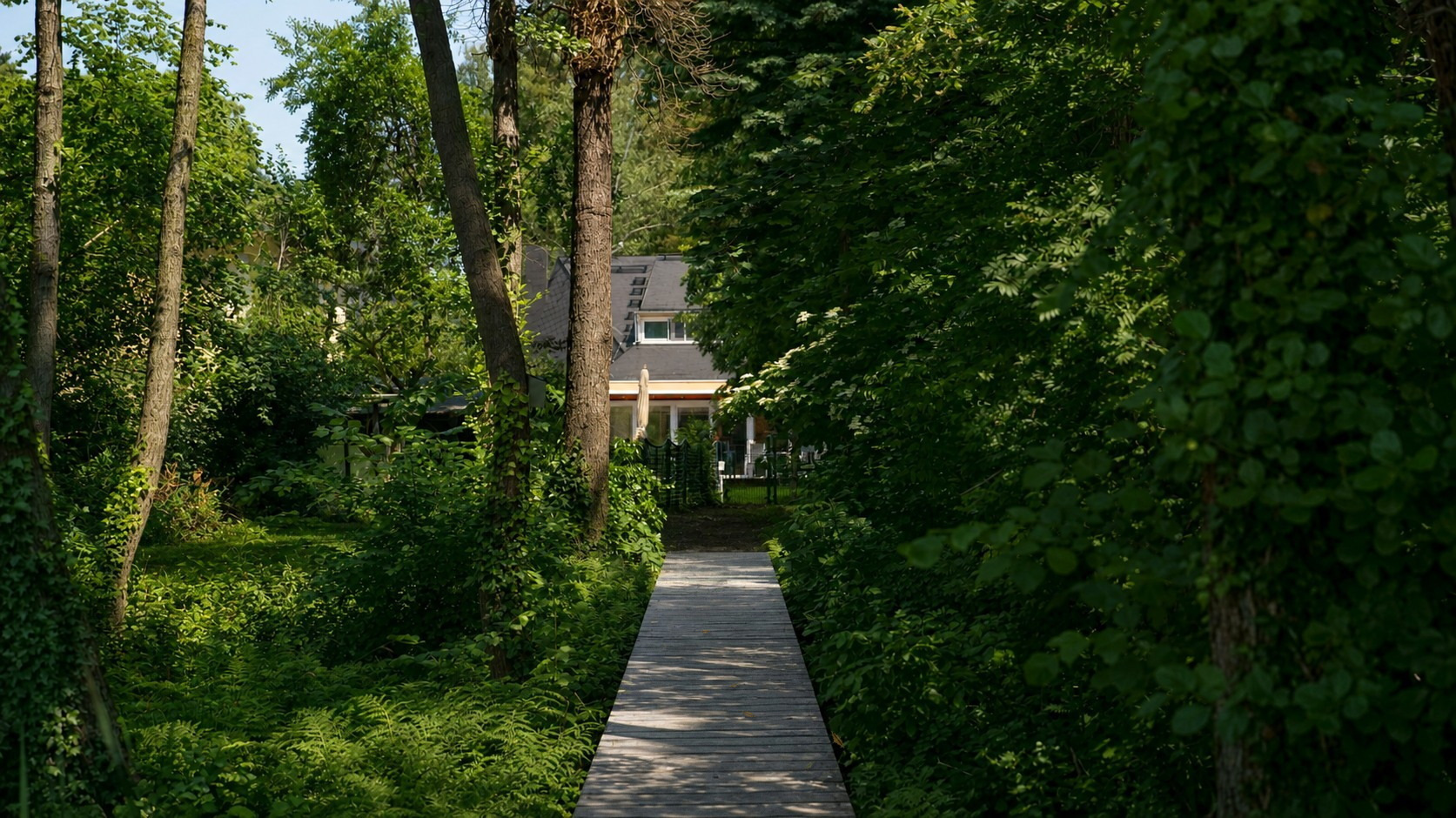 Naturpfad zum See – Haus am Biotop Brandenburg Kablow