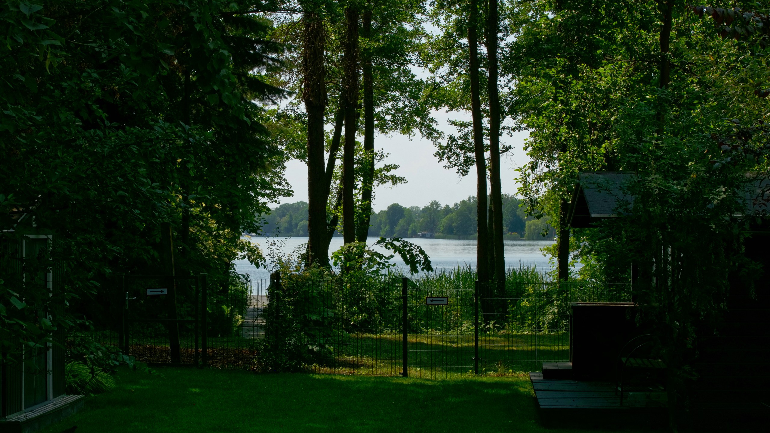 Blick vom Garten auf den Krüpelsee Kablow