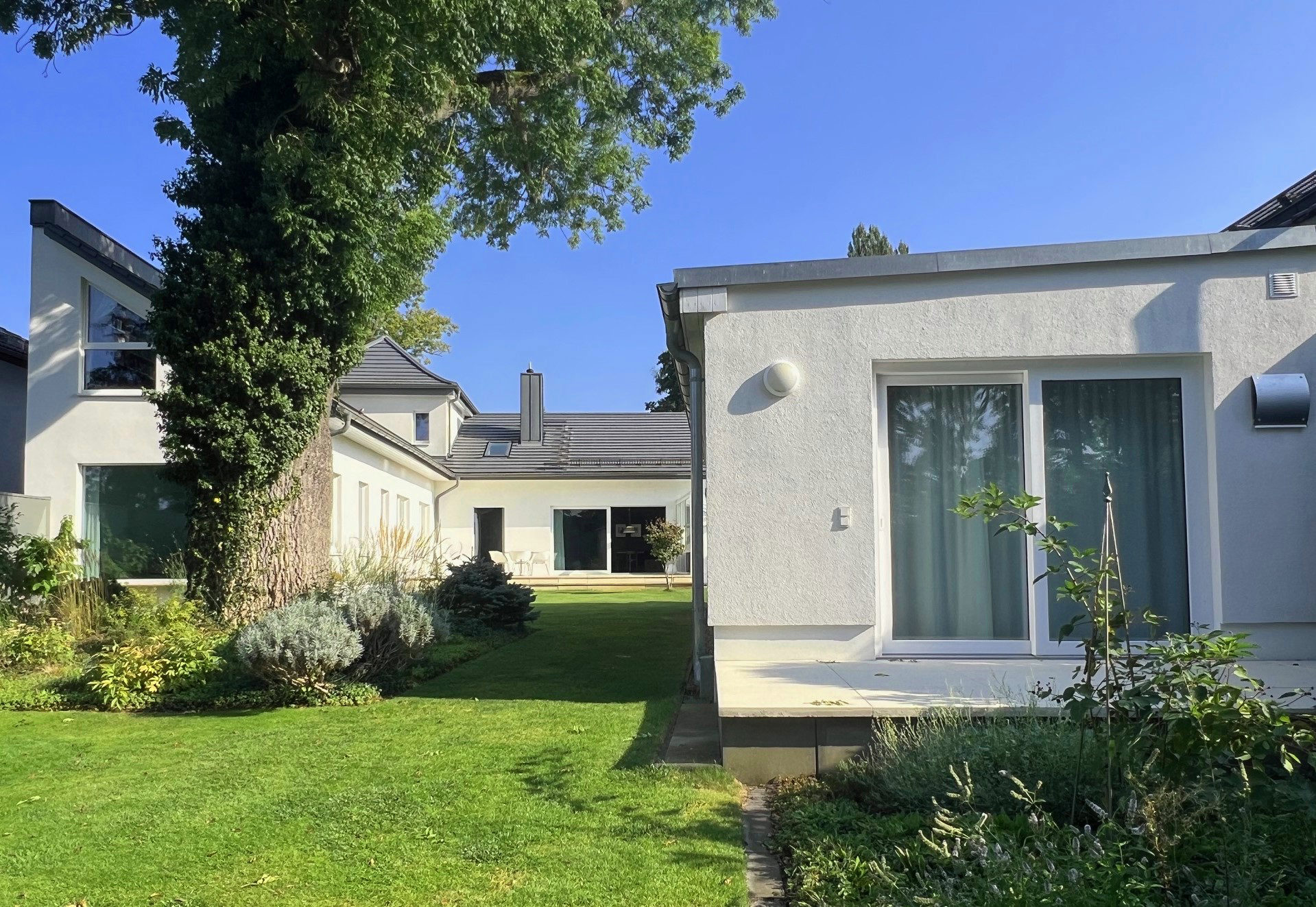 Haus mit Seezugang am Krüpelsee in Kablow – Ensemble Außenansicht